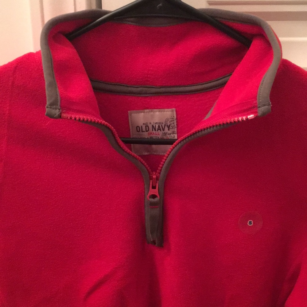 Red pullover - Picture 4 of 4